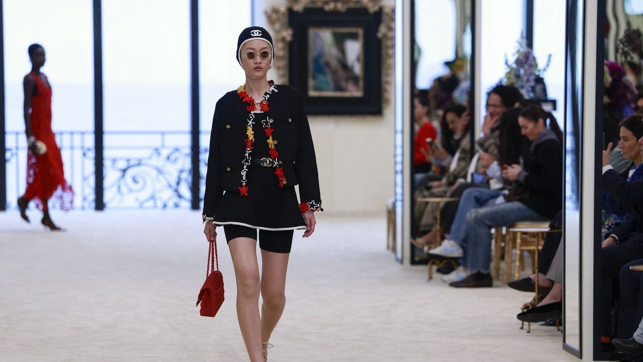 Matthieu Blazy aduce Chanel înapoi la origini cu o colecție Cruise inspirată din Marea Bascilor
