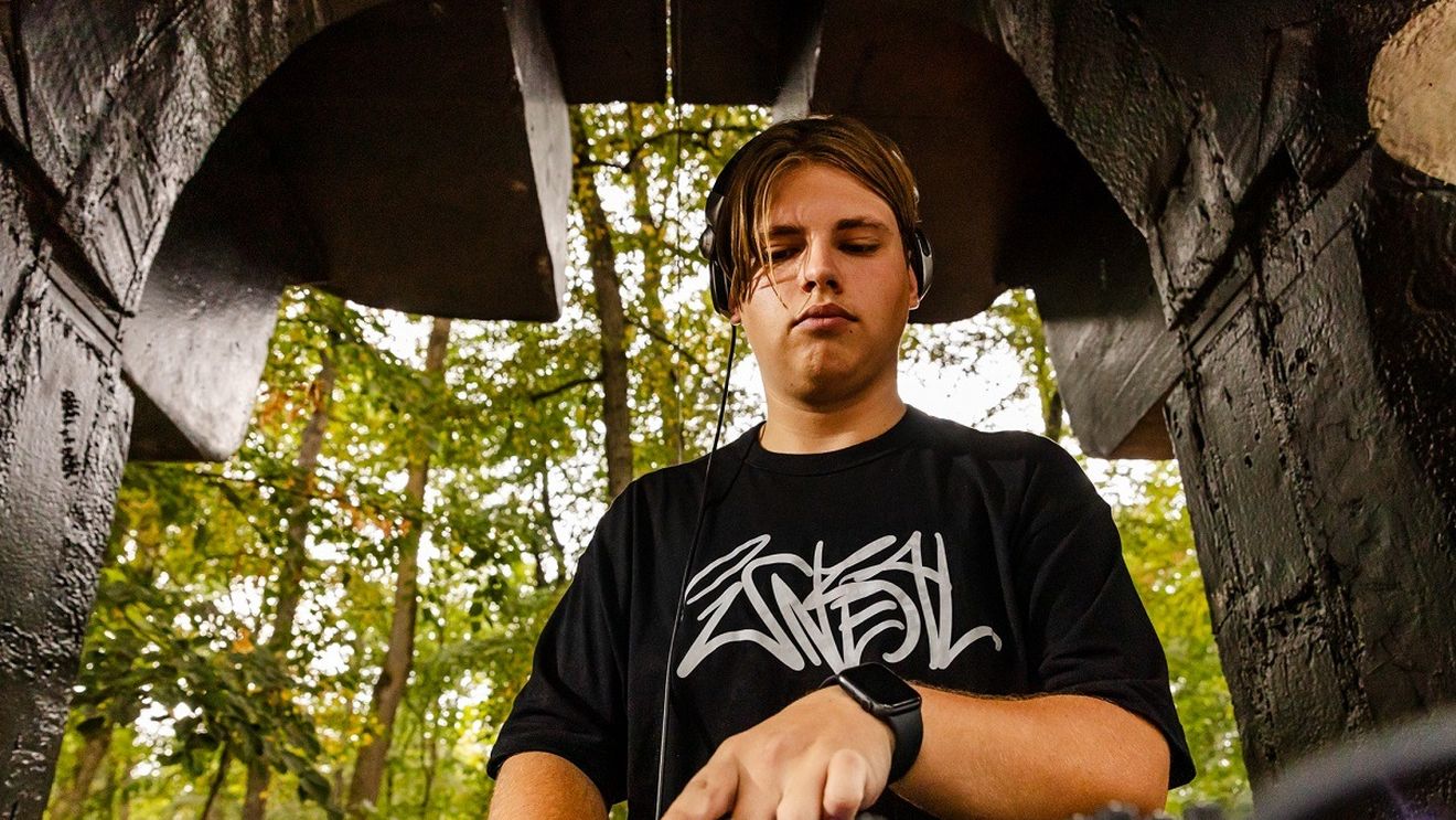 DJ la 17 ani: Pasiunea pentru muzică mi-a fost transmisă de la tatăl meu / Dacă tu te distrezi, se distrează și oamenii din jurul tău