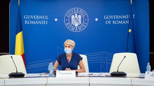 Raluca Turcan acuză Oficiul Național de Anchiziții Centralizate că este “pesedizat cap-coadă” și că în ciuda presiunilor făcute de Guvern, “acceptă contestații de un nivel îndoielnic”: A făcut ca achiziționarea celor 250.000 de tablete pentru elevi să fie aproape un coșmar