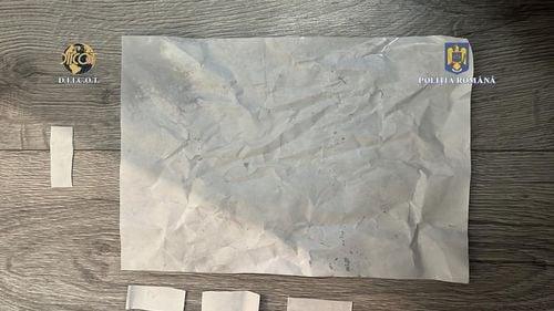 Percheziții în Bacău, inclusiv la un penitenciar: droguri vândute în unităţi de detenţie / Substanțele ar fi fost impregnate în hârtie