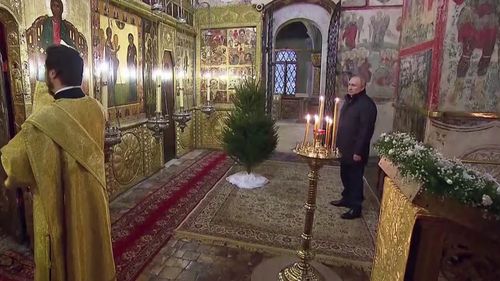 VIDEO Vladimir Putin, singur în biserică la slujba de Crăciun