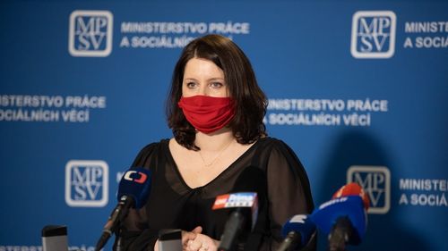 Ministrul muncii  din Cehia se scuză după ce a comparat pandemia cu al doilea război mondial / Directorului Muzeului evreiesc din Praga: Declarații lipsite de tact, având în vedere victimele Holocaustului