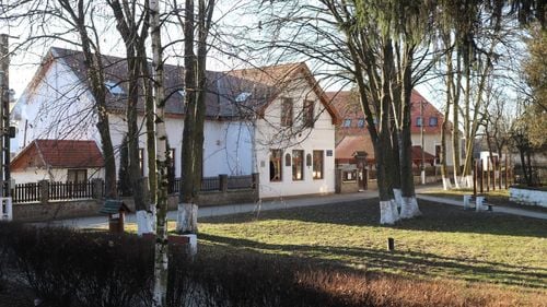 Fosta directoare și fosta contabilă a unei școli din Covasna, cercetate pentru delapidare / Prejudiciu estimat la peste 200.000 de lei