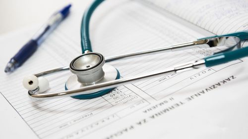 Casa de Asigurări de Sănătate anunță că a fost aprobat ordinul prin care toți cetățenii străini sau apatrizii veniți din Ucraina beneficiază de servicii medicale și medicamente la fel ca românii cu asigurare