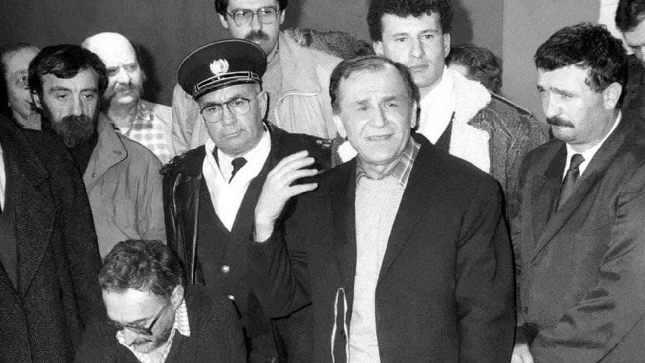 REVOLUŢIE 30: Evenimentele din 23-31 decembrie 1989 de la Bucureşti şi din alte oraşe ale ţării: Atacul ”teroriștilor”, primele colinde la radio și tv, procesul Ceaușeștilor