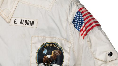 Jacheta purtată de astronautul Buzz Aldrin în misiunea sa pe Lună a fost scoasă la licitaţie/ Prețul este estimat la 1-2 milioane de dolari