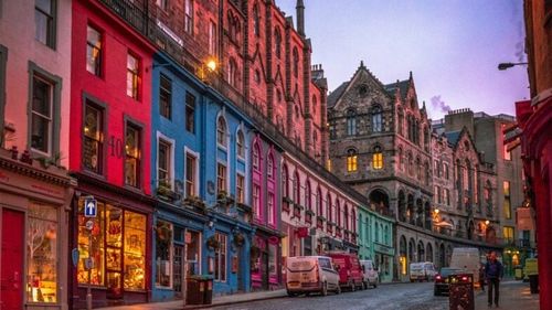 Edinburgh a introdus o taxă turistică pentru vizitatorii care stau peste noapte în capitala Scoției