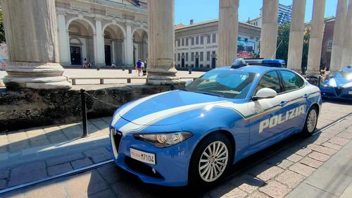 Peste 20 de poliţişti italieni, cercetați pentru torturarea unor persoane pe care le-au reţinut/ Printre victimele lor se află şi un român care trăiește pe străzile din Verona