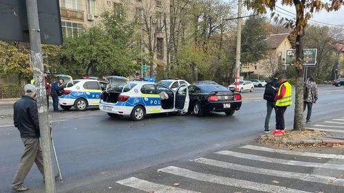 Linia 5 de tramvai, blocată pe Barbu Văcărescu din cauza unui accident în care este implicată o mașină de poliție