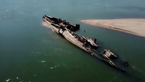 În octombrie va începe ridicarea navelor eşuate în cel de-al Doilea Război Mondial pe porţiunea sârbească a Dunării / Cel puţin 20 de nave se află în Dunăre la Prahovo, iar trei au devenit vizibile după ce nivelul apei a scăzut / Armata germană a scufundat în 1944 177 de ambarcaţiuni proprii