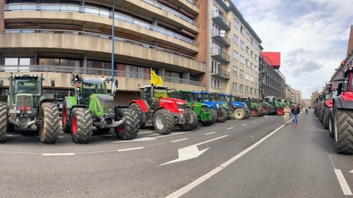 Furia fermierilor cuprinde și Bruxelles-ul: agricultorii vor să blocheze cu tractoarele zona instituțiilor UE chiar în ziua summitului șefilor de stat