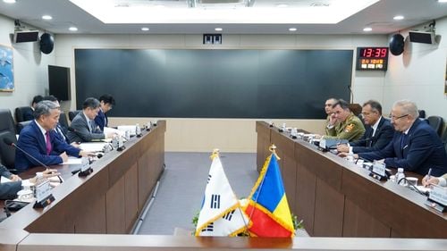 Vasile Dîncu, în Coreea de Sud: Am agreat să intensificăm cooperarea în domeniul educației militare, apărării cibernetice, a transferului de know-how, inclusiv posibilitatea producției de echipamente militare în România