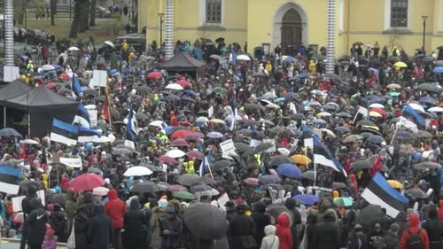 VIDEO Manifestații împotriva restricțiilor anti-Covid în Estonia, după ce guvernul a reintrodus reguli mai stricte împotriva pandemiei / Procentul de vaccinare e de 55%