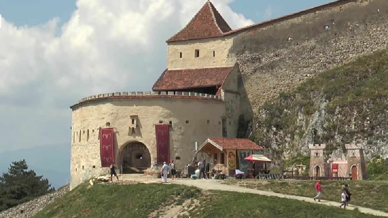 Taxă de intrare în curtea cetății medievale Râșnov, din 13 august