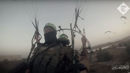 Autorii atentatului comis la Ankara în 1 octombrie ar fi venit din Siria folosind tot parapanta cu motor, la fel ca teroriștii Hamas care au atacat Israelul, transmite ministrul turc de Interne