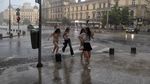 Live FOTO VIDEO | Stația de metrou Piața Victoriei 2, închisă miercuri dimineață din cauza potopului din Capitală / Pasaje rutiere inundate, mesaje RO-Alert și peste 900 de intervenții ISU în codul portocaliu de vijelii care a măturat Bucureștiul