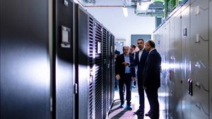 Firme din siajul lui Sebastian Ghiță au semnat contracte de 415 milioane de lei, fonduri PNRR, pentru implementarea Cloudului guvernamental / O alta vrea să prindă un pot de 743 de milioane de lei / De unde vin cei mai mulți bani