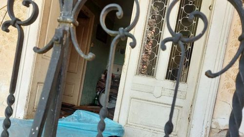 Un bărbat a murit într-o localitate din Sibiu după ce a luat foc o cameră cu gunoaie textile și plastice din casa în care victima locuia