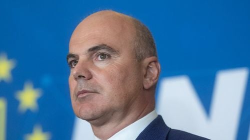 Rareş Bogdan, atac la USR şi la Dominic Fritz: Doreau să rămână bărbaţii însărcinaţi, vor să-l anuleze pe Moş Crăciun / Răspunsul primarului Timișoarei: ”Crăciun fericit!”