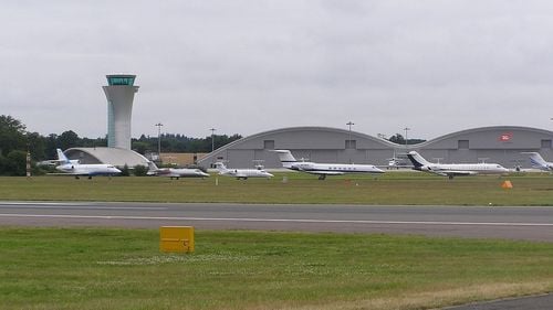 Guvernul britanic va incrimina intrarea în spațiul aerian al Regatului Unit a oricărui avion deținut sau închiriat de ruși