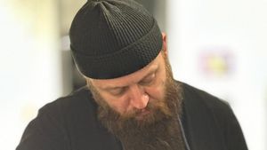 ”Breasla lingurarilor”. Un grup de clujeni cioplesc linguri din lemn, pentru a scăpa de stres / ”Din lingurile din lemn făcute de mine mănânc acasă”