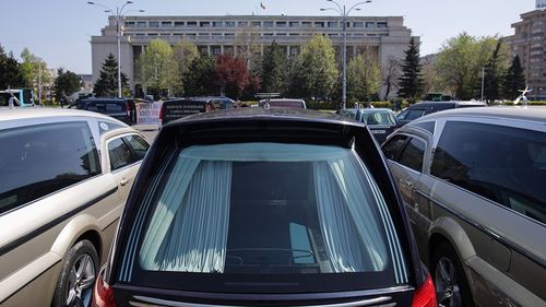 Cincisprezece percheziţii în Gorj la firme de pompe funebre, într-un dosar de evaziune fiscală