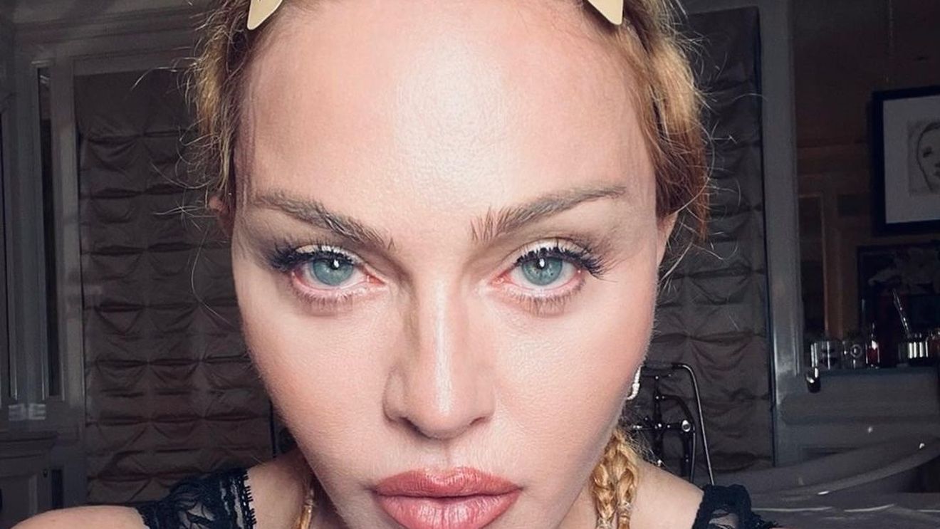 Madonna își amână turneul mondial după ce a fost internată la terapie intensivă