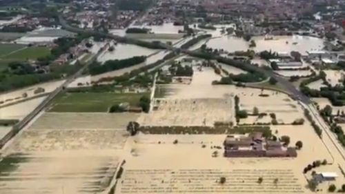 Vaste zone din zona Romagna din Italia inundate în noaptea de miercuri spre joi/ 21 de cursuri de apă dintre Rimini și Bologna s-au revărsat/ Cod roşu din cauza precipitaţiilor abundente în nord. Şcoli închise şi nouă victime