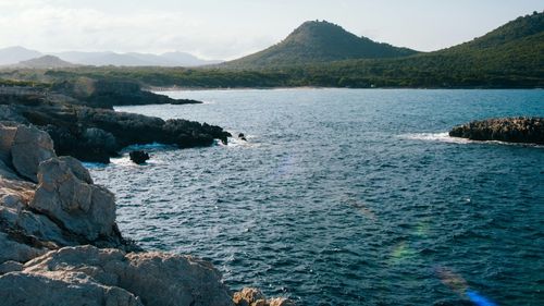 Un avion de mici dimensiuni s-a prăbuşit în largul insulei Mallorca / Poliţia spaniolă a recuperat din mare cadavrele ocupanţilor, tată şi fiu