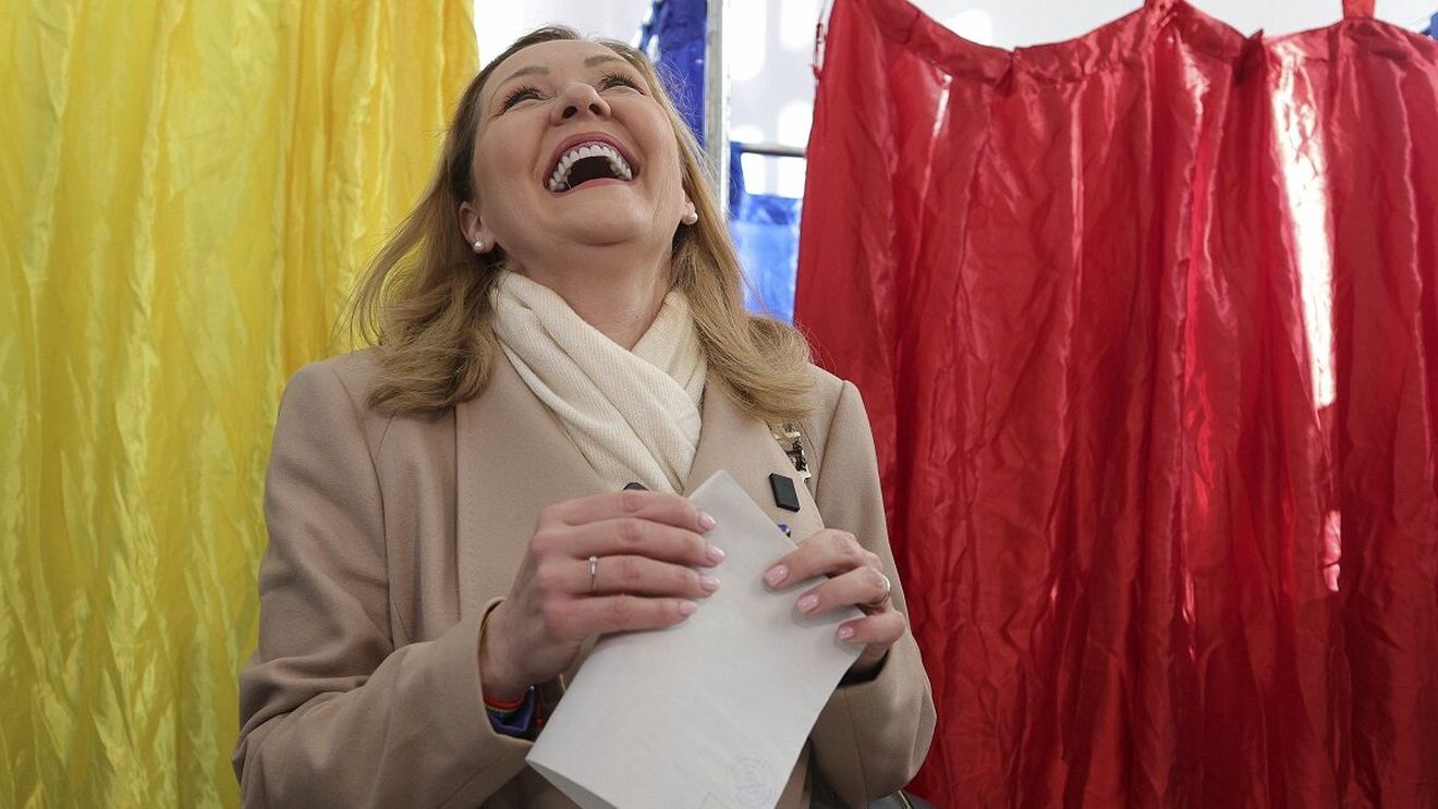 Elena Lasconi se victimizează după valul de comentarii negative provocat de pozele neverificate cu Nicușor Dan: ”Am fost făcută mincinoasă, ticăloasă, proastă, diabolică, disperată, chiar nebună. Am făcut un gest de transparență, de responsabilitate”