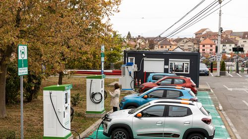Primăria Sibiu vrea să dubleze prețul pentru încărcarea mașinilor electrice la stațiile din oraș / De la 1 leu pe kwh, la 2 lei, sau chiar 2,5 în funcție de viteza de încărcare