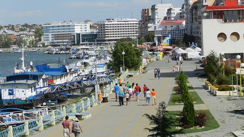 Primarul din Tulcea face apel la medici și asistente pentru centrul de vaccinare: Avem doar scenarii verzi și galbene, deci cadrele medicale se întorc în școlile unde lucrau