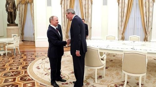 Șeful OMV, decorat de Vladimir Putin a doua zi după ce managerul concernului austriac și-a serbat ziua de naștere