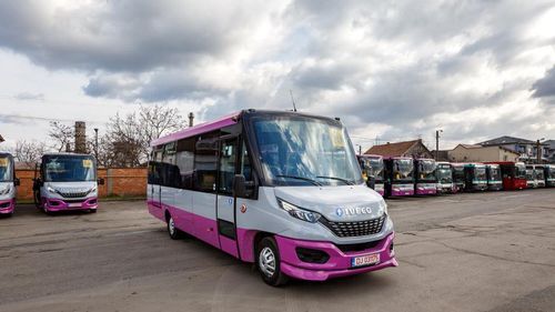 Primăria Cluj a cumpărat 10 noi autobuze pentru transportul elevilor odată cu reînceperea școlii în format fizic, în Iași sunt linii speciale, Bucureștiul a desființat proiectul-pilot pentru 6 școli