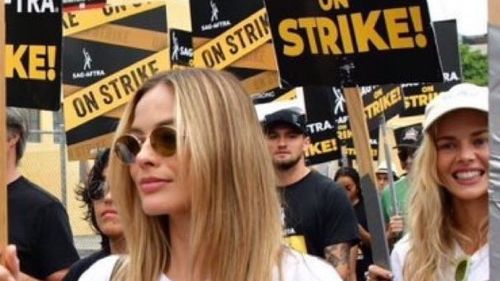 Un sindicat de la Hollywood a ajuns la un acord cu marile studiouri după șase luni de grevă în privinţa salariilor şi a utilizării inteligenţei artificiale / Formularea referitoare la AI încercă să prevină concedierile