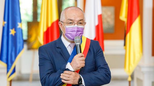 UPDATE Recompensă de 500 euro celui care găsește lucrarea de doctorat a lui Emil Boc, oferită de deputatul USR Emanuel Ungureanu / Mihaela Miroiu: Am fost în comisia de doctorat, a studiat și a muncit enorm pentru doctorat