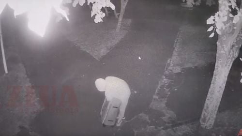 Tânăra acuzată că și-a ucis prietena în Saturn și a ascuns-o într-un geamantan a fost condamnată la 15 ani și 3 luni de închisoare și plata a 75.000 euro daune morale. Sentința poate fi atacată