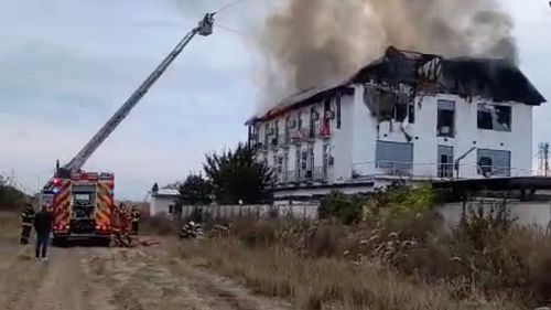 Două lucrătoare nepaleze, găsite carbonizate, după ce un incendiu violent a izbucnit la un hotel din comuna prahoveană Bărcăneşti