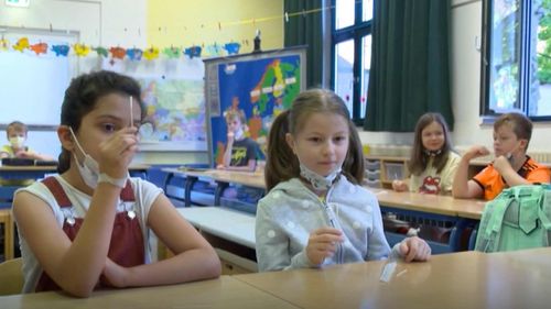 Soluții de testare Covid-19 a elevilor din SUA, Austria, Franța, Germania: Accent pe auto-testare acasă sau sub supravegherea profesorului, apel la specialiști sau voluntari din afara școlii, testări pe eșantion restrâns