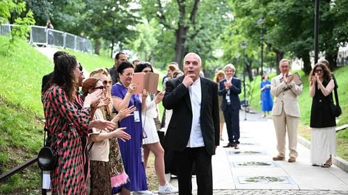 După externarea din spital, actorul Constantin Chiriac le mulţumeşte prietenilor FITS şi cadrelor medicale