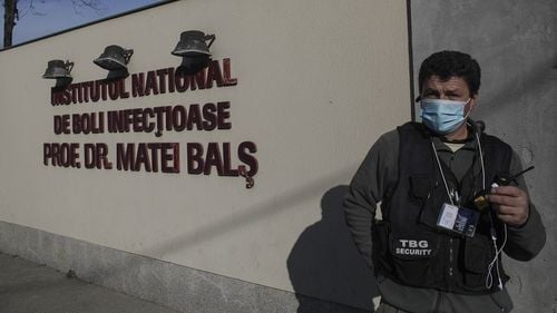 Camera de gardă a Institutului „Matei Balș”, evacuată după ce s-a simțit miros de fum (surse) / UPDATE: Nu s-a declanșat incendiu