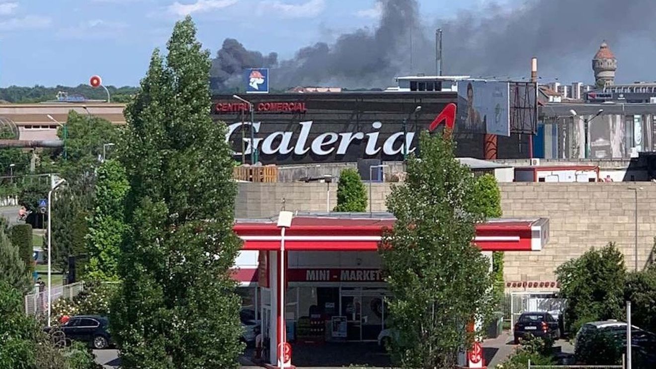 Incendiu la Timișoara. Flăcările au cuprins un depozit