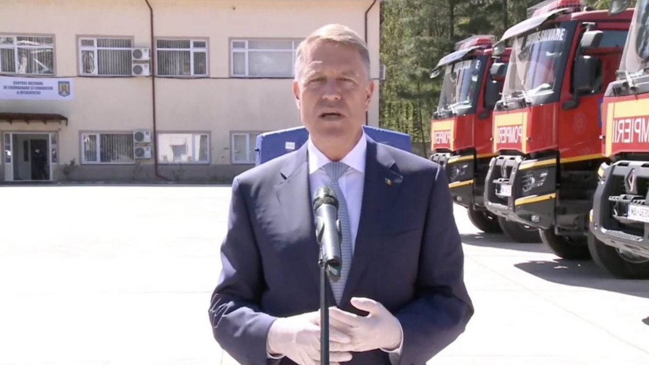 VIDEO Preşedintele Iohannis îndeamnă românii să stea acasă de Paşte: ”O să stau acasă împreună cu soţia mea, Carmen. Vom fi doar noi doi"
