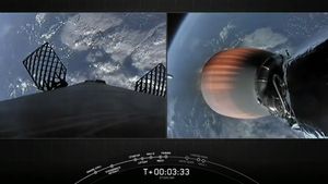 Un satelit din constelaţia Starlink, aparţinând SpaceX, s-a desprins de pe orbită şi va cădea pe Pământ