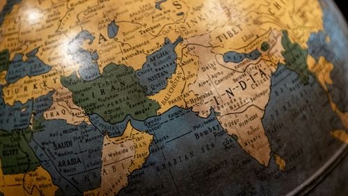 Suprataxa vamală de 50 la sută impusă de SUA produselor din India a intrat în vigoare / New Delhi este pedepsit astfel pentru că achiziţionează petrol rusesc