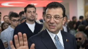 Primarul arestat al Istanbulului, Ekrem Imamoglu, a fost făcut cetăţean de onoare al Parisului