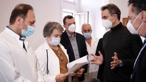 Grecia propune realizarea unui certificat de vaccinare unic la nivelul UE: Deşi nu vom face vaccinarea obligatorie sau o precondiţie pentru călătorie, persoanele care s-au vaccinat ar trebui să fie libere să călătorească
