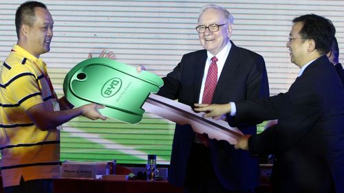 Warren Buffett își vinde complet participația la compania BYD / Berkshire Hathaway se retrage după un câștig de 3.900%