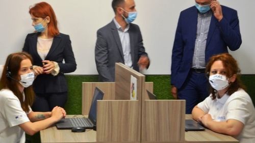 Call center național pentru bătrânii aflați în izolare sau persoane cu restricții de deplasare, inaugurat la Baia Mare
