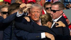 Donald Trump a fost împușcat la un miting electoral. El a supraviețuit și are o rană la ureche / Atacatorul a fost ucis / FBI nu a identificat o ”motivație ideologică” și avertizează că amenințările de violență politică sunt în creștere
